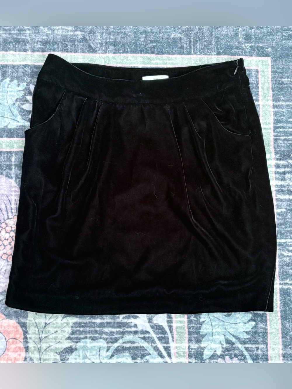GAP Black Velvet Mini Skirt - Pocketed A-Line